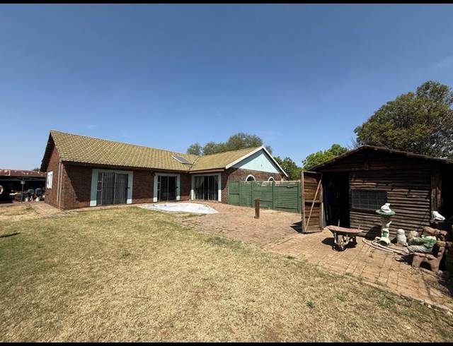 2 BEDROOM HOUSE FOR SALE IN VANDERBIJLPARK SE 2